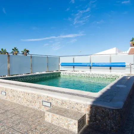 Lovely 4-Bed Villa In Costa Adeje Vila