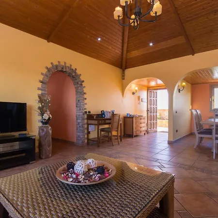 Vila Lovely 4-Bed Villa In Costa Adeje Costa Adeje (Tenerife)