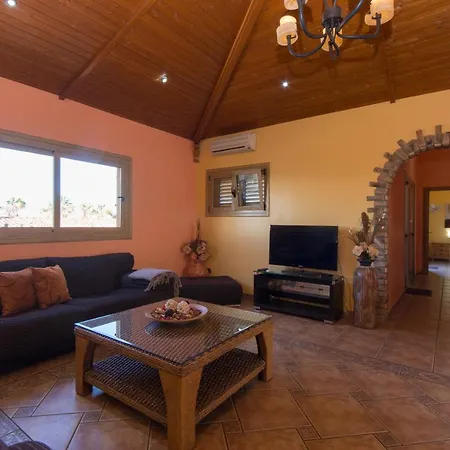 Vila Lovely 4-Bed Villa In Costa Adeje *
