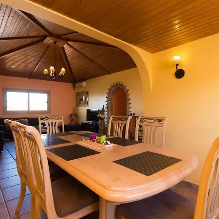 Vila Lovely 4-Bed Villa In Costa Adeje