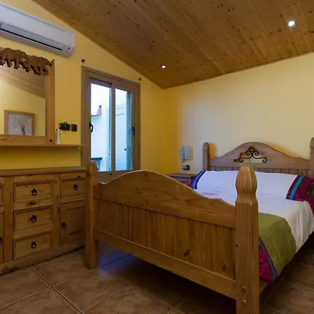 Villa Lovely 4-Bed Villa In Costa Adeje